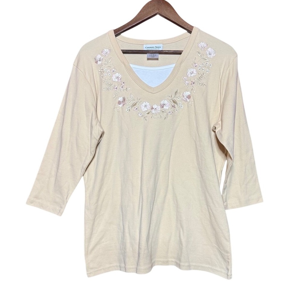 Country Store T-Shirt Women Large Beige Excellent Embroidered Floral 3/4 Sleeve